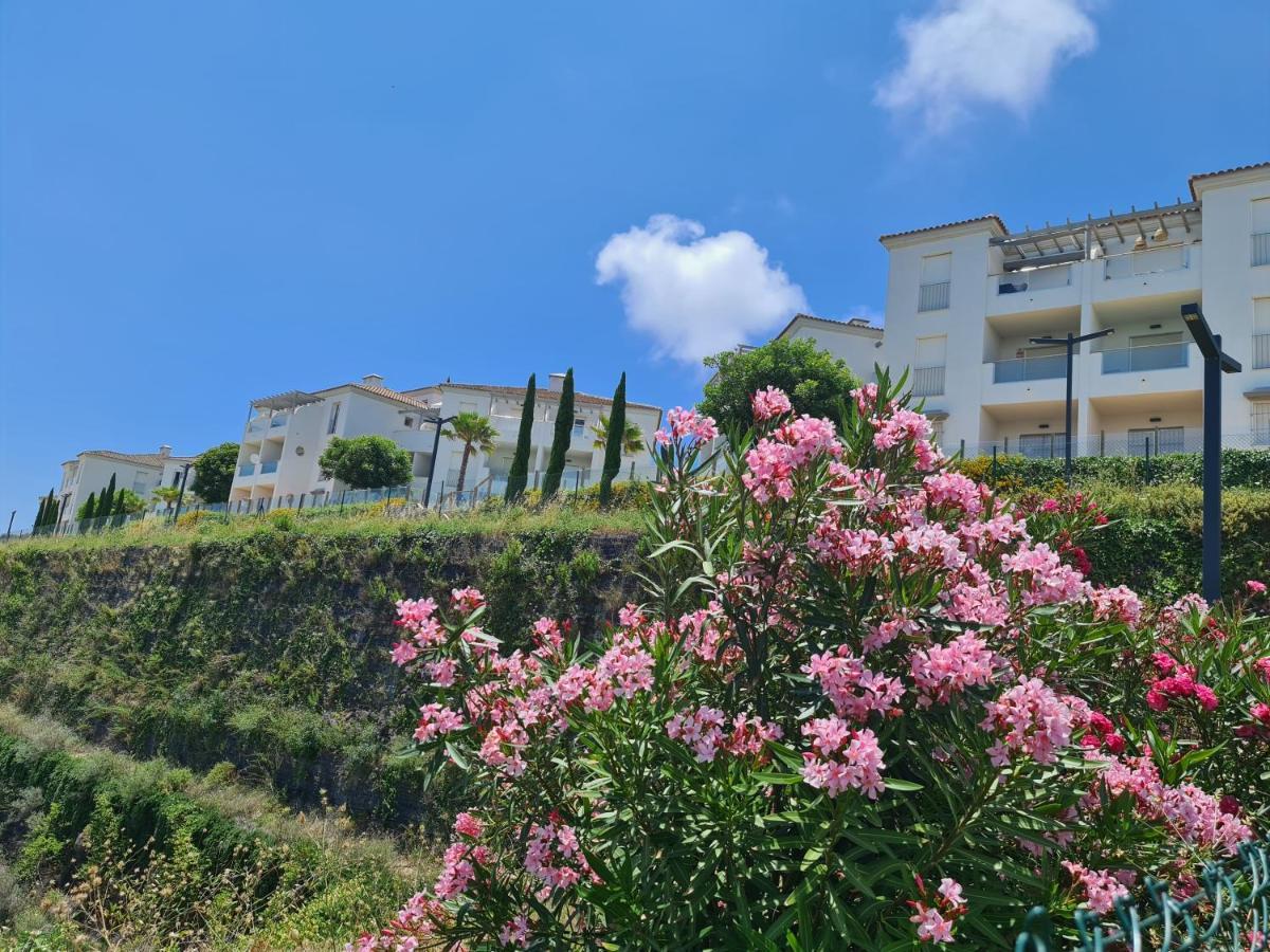 Seaside Serenity - Stylish Apartment With Spectacular Views Manilva Exteriér fotografie